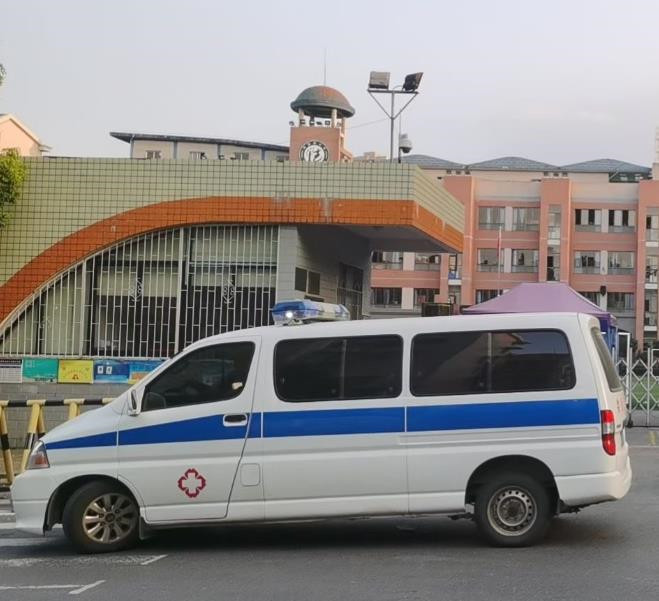 大姚救护车出租护送骨折病人一公里多少钱